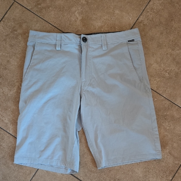 Volcom Men's Light Gray Flat Front Shorts - Picture 1 of 7